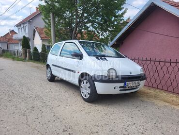 Renault Twingo, 1.050 €, 2002. Hečbek, Benzin | 1149 cm3, 195.841 km, 43kW (58 KS), Manuelni 5 brzina, 2/3 vrata, 4 sedišta, Valjevo