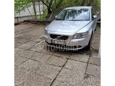 Volvo S40 1.6, 7.200 €, 2009. Limuzina, Benzin | 1596 cm3, 82.400 km, 74kW (101 KS), Manuelni 5 brzina, 4/5 vrata, 5 sedišta, Beograd
