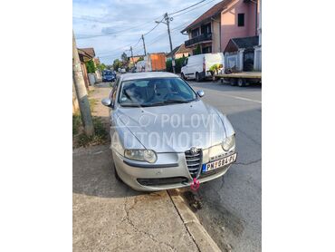 Alfa Romeo 147 1.6 TS (može zamena), 1.000 €, 2001. Hečbek, Benzin | 1598 cm3, 205.000 km, 77kW (105 KS), Manuelni 5 brzina, 4/5 vrata, 5 sedišta, Paraćin