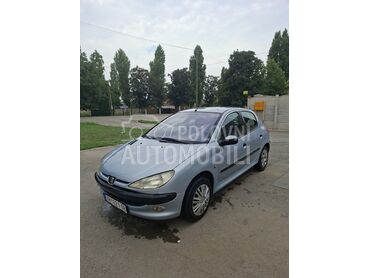 Peugeot 206 xt, 1.500 €, 2003. Hečbek, Benzin | 1360 cm3, 269.000 km, 55kW (75 KS), Manuelni 5 brzina, 4/5 vrata, 5 sedišta, Kumane