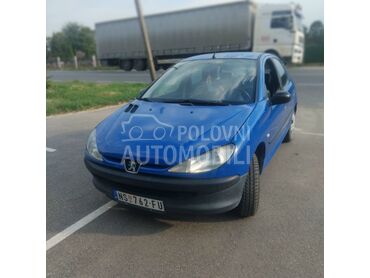 Peugeot 206, 950 €, 2002. Hečbek, Benzin | 1087 cm3, 230.000 km, 44kW (60 KS), Manuelni 5 brzina, 4/5 vrata, 5 sedišta, Rumenka