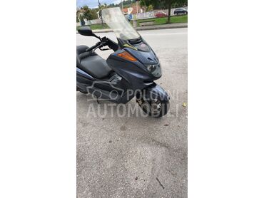 Yamaha Majesty YP250, 1.500 €, 2004. , 250 cm3, 34.500 km, 16kW (22 KS), Scooter, Bor