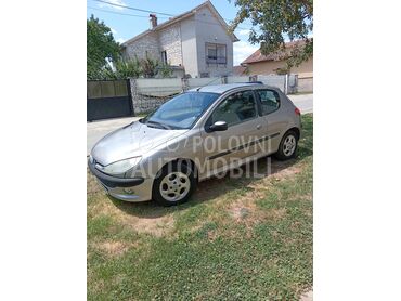 Peugeot 206 plus (može zamena), 900 €, 2001. Hečbek, Benzin | 1360 cm3, 230.000 km, 55kW (75 KS), Manuelni 5 brzina, 2/3 vrata, 5 sedišta, Maradik