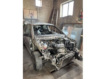 Volkswagen Polo 1.2, 2.000 €, 2009. Hečbek, Benzin | 1197 cm3, 200.000 km, 77kW (105 KS), Manuelni 6 brzina, 2/3 vrata, 5 sedišta, Zrenjanin