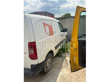Peugeot Partner 1,6 hdi, 1.100 €, 2009. , 300.000 km, Dostavni kombi do 3.5t, Dizel, 1600 cm3, Manuelni menjač, Stara Pazova