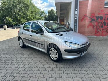 Peugeot 206 1.4, 1.600 €, 2001. Hečbek, Benzin | 1360 cm3, 107.000 km, 55kW (75 KS), Manuelni 5 brzina, 4/5 vrata, 5 sedišta, Pirot