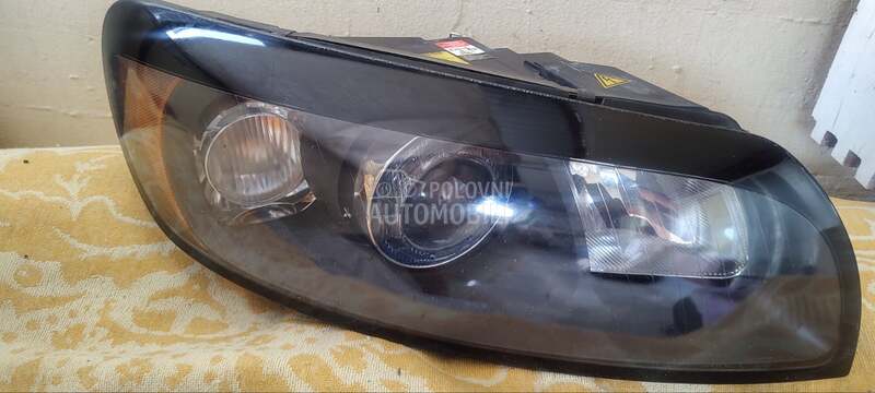 Desni Xsenon far za Volvo C30