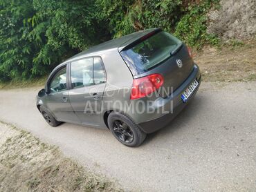 Volkswagen Golf 5 1 9 (može zamena), 2.760 €, 2004. Limuzina, Dizel | 1900 cm3, 286.000 km, 77kW (105 KS), Manuelni 5 brzina, 4/5 vrata, 5 sedišta, Loznica