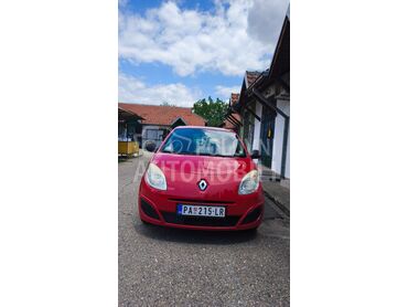 Renault Twingo (može zamena), 2.800 €, 2008. Hečbek, Benzin | 1149 cm3, 215.343 km, 43kW (58 KS), Manuelni 5 brzina, 2/3 vrata, 4 sedišta, Pančevo