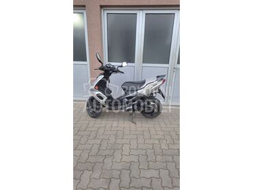 Peugeot Speed fight 2, 1.300 €, 2008. , 49 cm3, 15.000 km, 3kW (4 KS), Scooter, Aleksandrovac