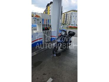 Piaggio Beverly 500, 2.300 €, 2004. , 459 cm3, 46.000 km, 29kW (39 KS), Scooter, Zemun