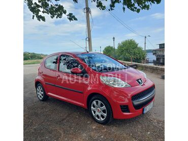 Peugeot 107 1.0, 3.400 €, 2012. Hečbek, Benzin | 998 cm3, 175.000 km, 50kW (68 KS), Manuelni 5 brzina, 4/5 vrata, 4 sedišta, Grocka