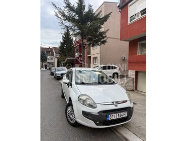 Fiat EVO 1.4, 2.700 €, 2010. Hečbek, Benzin + Metan (CNG) | 1386 cm3, 325.000 km, 57kW (77 KS), Manuelni 5 brzina, 2/3 vrata, 5 sedišta, Beograd