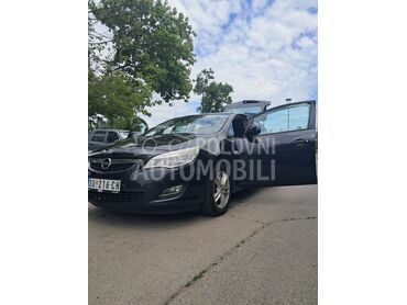 Opel Astra J 1.4 turbo, 5.500 €, 2013. Hečbek, Benzin | 1362 cm3, 198.000 km, 88kW (120 KS), Manuelni 6 brzina, 4/5 vrata, 5 sedišta, Subotica