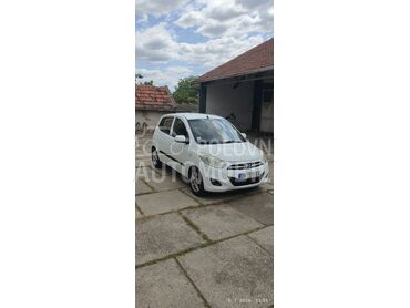 Hyundai i10 1.1cm, 3.250 €, 2012. Monovolumen (MiniVan), Benzin + Gas (TNG) | 1086 cm3, 239.000 km, 50kW (68 KS), Manuelni 5 brzina, 4/5 vrata, 5 sedišta, Zrenjanin