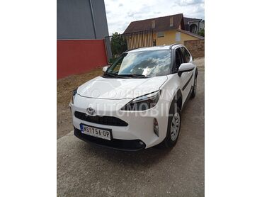 Toyota Yaris Cross 1.5 hibrid, 23.000 €, 2024. Džip/SUV, Hibridni pogon (benzin) | 1490 cm3, 18.900 km, 68kW (92 KS), Automatski / poluautomatski, 4/5 vrata, 5 sedišta, Novi Sad