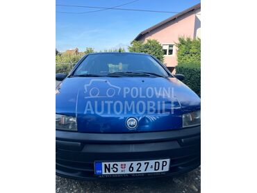Fiat Punto, 800 €, 2002. Hečbek, Benzin | 1242 cm3, 293.360 km, 44kW (60 KS), Manuelni 5 brzina, 4/5 vrata, 5 sedišta, Novi Sad