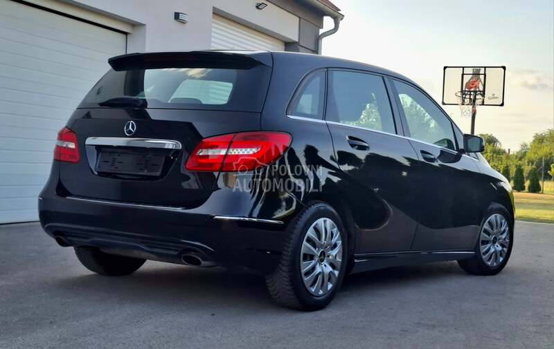 Mercedes-Benz B-Class 2012 photo 4