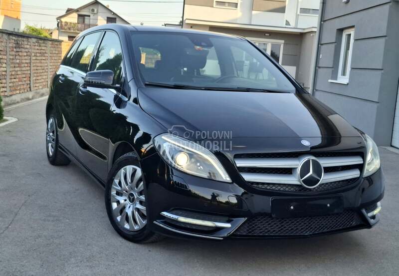 Mercedes-Benz B-Class 2012 photo 2