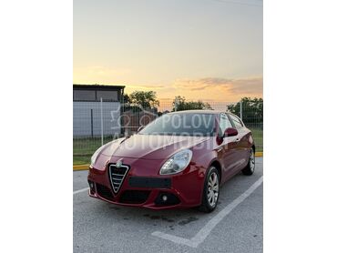 Alfa Romeo Giulietta, 5.899 €, 2012. Hečbek, Dizel | 1956 cm3, 206.000 km, 103kW (140 KS), Manuelni 6 brzina, 4/5 vrata, 5 sedišta, Kragujevac