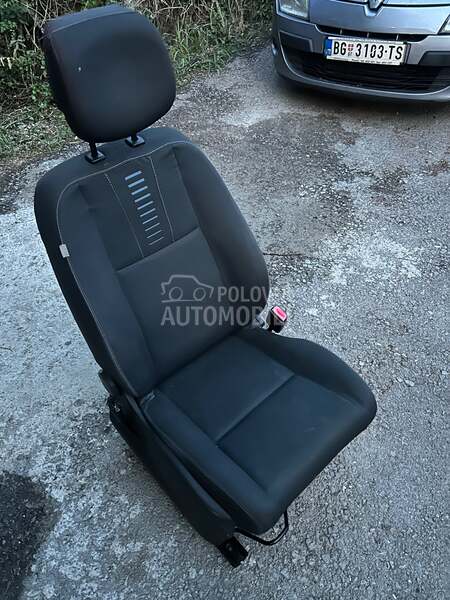 Sediste suvozaca reno megan 3 2009 godiste za Renault Megane za 2009. god.