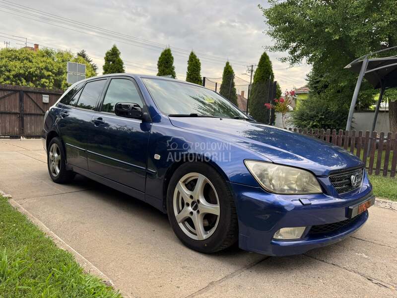 Lexus Is 300 2001 photo 2