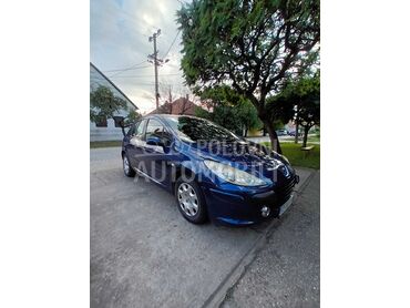Peugeot 307 RESTAJLING, 2.200 €, 2005. Hečbek, Benzin | 1587 cm3, 210.000 km, 80kW (109 KS), Manuelni 5 brzina, 4/5 vrata, 5 sedišta, Stari Banovci