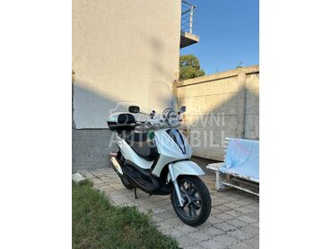 Piaggio Beverly (može zamena), 2.250 €, 2011. , 300 cm3, 43.174 km, 26kW (35 KS), Scooter, Pančevo
