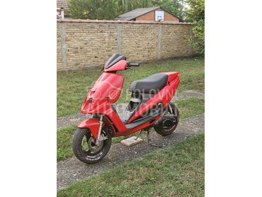 Malaguti Phantom F12 AC (može zamena), 800 €, 1999. , 49 cm3, 30.000 km, 4kW (5 KS), Scooter, Zrenjanin