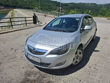 Opel Astra J 1.7, 4.900 €, 2011. Hečbek, Dizel | 1686 cm3, 215.000 km, 81kW (110 KS), Manuelni 6 brzina, 4/5 vrata, 5 sedišta, Beograd
