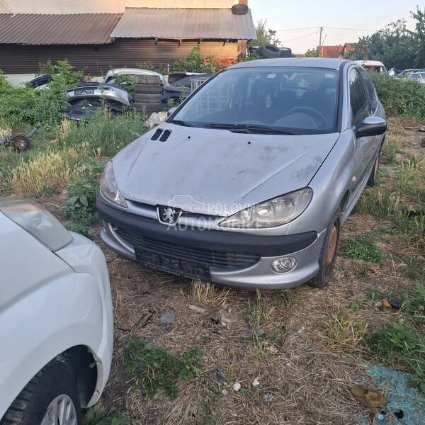 Peugeot 206 2002 - kompletan auto u delovima