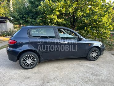Alfa Romeo 147, Po dogovoru, 2001. Limuzina, Benzin | 1600 cm3, 276.171 km, 77kW (105 KS), Manuelni 5 brzina, 4/5 vrata, 5 sedišta, Kragujevac