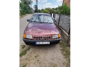 Opel Astra F 1.6 8v, 650 €, 1994. Limuzina, Benzin + Gas (TNG) | 1600 cm3, 262.000 km, 55kW (75 KS), Manuelni 5 brzina, 4/5 vrata, 5 sedišta, Zrenjanin