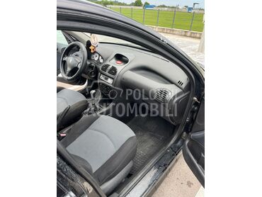 Peugeot 206, Po dogovoru, 2002. Limuzina, Benzin | 1400 cm3, 221.141 km, 55kW (75 KS), Manuelni 5 brzina, 4/5 vrata, 5 sedišta, Vlaški Do