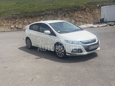 Honda Insight Honda hibrid (može zamena), 7.250 €, 2014. Limuzina, Hibridni pogon (benzin) | 1300 cm3, 151.000 km, 66kW (90 KS), Automatski / poluautomatski, 4/5 vrata, 5 sedišta, Sjenica