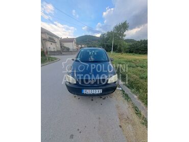 Opel Zafira, 1.700 €, 2002. Monovolumen (MiniVan), Benzin + Gas (TNG) | 1598 cm3, 230.127 km, 74kW (101 KS), Manuelni 5 brzina, 4/5 vrata, 7 sedišta, Vlasotince