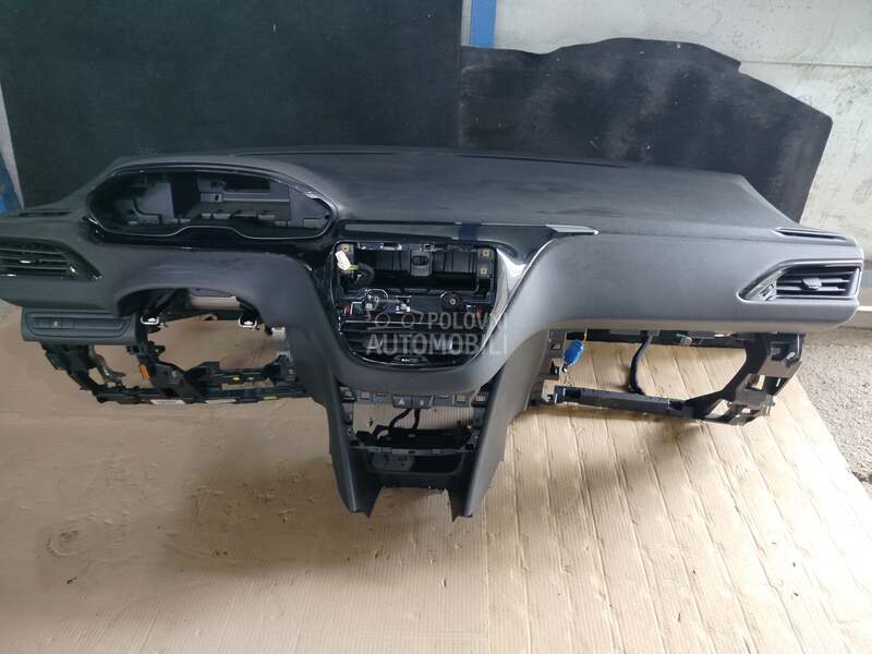 Tabla za Peugeot 208 za 2015. god.