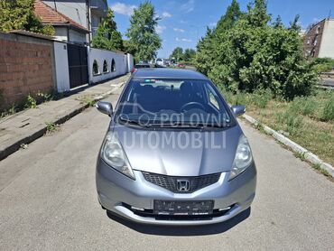Honda Jazz 1.4, 5.990 €, 2011. Hečbek, Benzin | 1339 cm3, 139.270 km, 73kW (99 KS), Automatski / poluautomatski, 4/5 vrata, 5 sedišta, Beograd