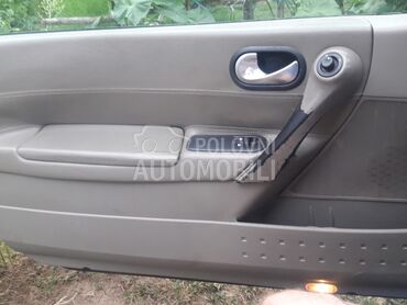 Renault Megane, 1.300 €, 2004. Hečbek, Benzin | 1598 cm3, 298.645 km, 83kW (113 KS), Manuelni 5 brzina, 2/3 vrata, 5 sedišta, Kusadak