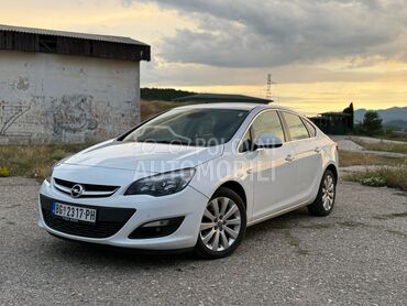 Opel Astra J (može zamena), 7.999 €, 2018. Limuzina, Benzin | 1364 cm3, 145.000 km, 103kW (140 KS), Automatski / poluautomatski, 4/5 vrata, 5 sedišta, Bor