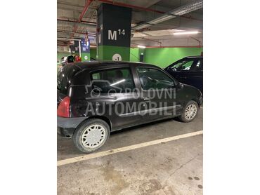 Renault Clio 1,2, 500 €, 2001. Hečbek, Benzin | 1149 cm3, 160.000 km, 43kW (58 KS), Manuelni 5 brzina, 4/5 vrata, 5 sedišta, Novi Sad