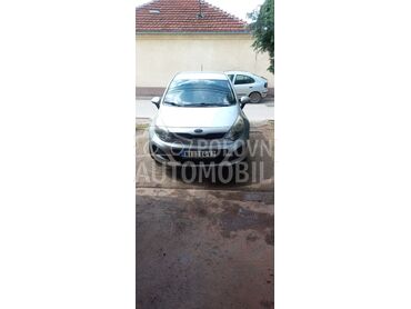 Kia Rio, 5.000 €, 2012. Hečbek, Dizel | 1120 cm3, 180.000 km, 55kW (75 KS), Manuelni 6 brzina, 4/5 vrata, 5 sedišta, Niš