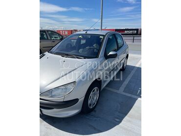 Peugeot 206, 1.600 €, 2003. Hečbek, Benzin | 1360 cm3, 168.000 km, 55kW (75 KS), Manuelni 5 brzina, 4/5 vrata, 5 sedišta, Mladenovac