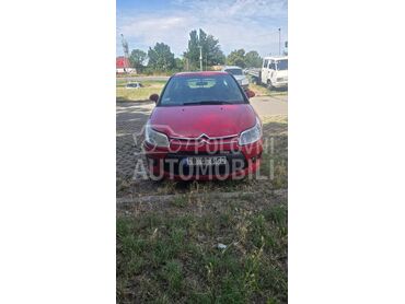 Citroen C4, 1.200 €, 2005. Hečbek, Dizel | 1560 cm3, 239.336 km, 80kW (109 KS), Manuelni 5 brzina, 2/3 vrata, 5 sedišta, Beograd