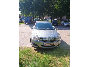 Opel Astra H 1.4b, 3.100 €, 2008. Hečbek, Benzin | 1364 cm3, 233.000 km, 66kW (90 KS), Manuelni 5 brzina, 4/5 vrata, 5 sedišta, Subotica