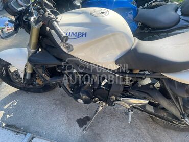 Triumph street triple, Po dogovoru, 2006. , 675 cm3, 35.000 km, 78kW (106 KS), Naked, Beograd