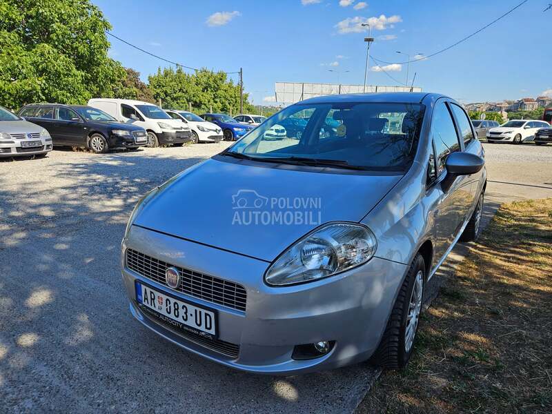 Fiat Grande Punto 2009 photo 2