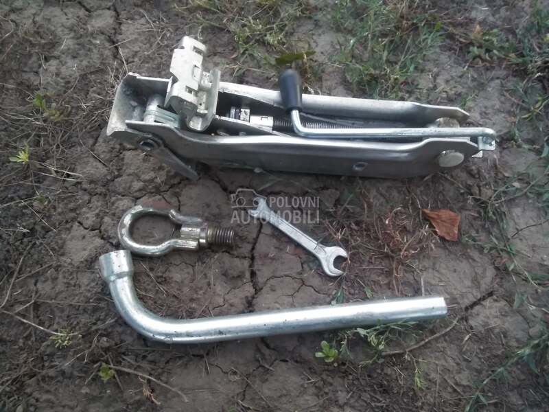 Dizlaica kljuc za tockove za Volkswagen Golf 4