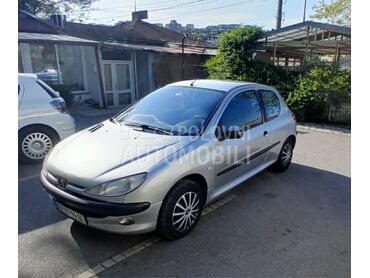 Peugeot 206 1.4, 700 €, 2001. Hečbek, Benzin + Gas (TNG) | 1400 cm3, 340.000 km, 55kW (75 KS), Manuelni 5 brzina, 2/3 vrata, 5 sedišta, Beograd