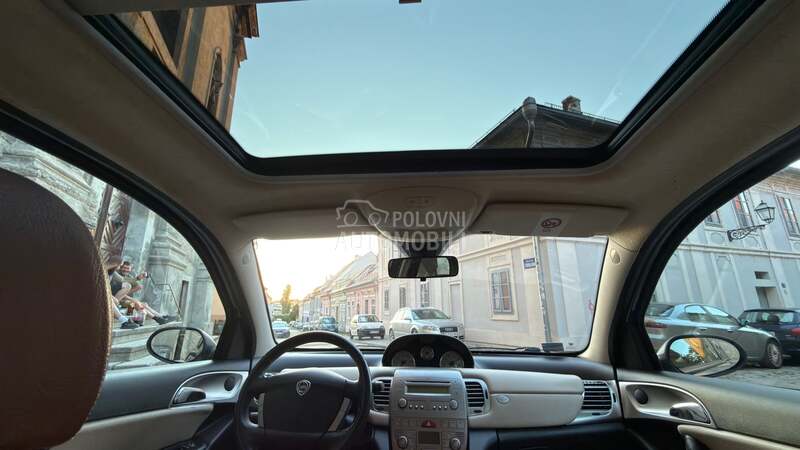 Lancia Ypsilon 1.4 (можно заменить)